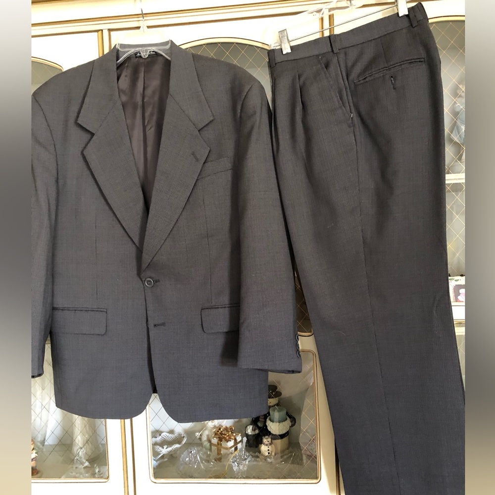 Amherst & Brock dark gray suit excellent condition size 38R